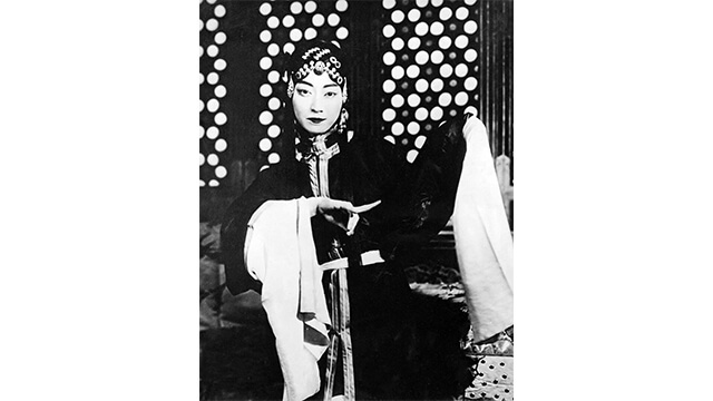 Photograph of male drag queen Mei Lanfang