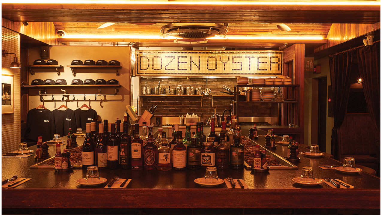Image of the bar inside Dozen Oyster