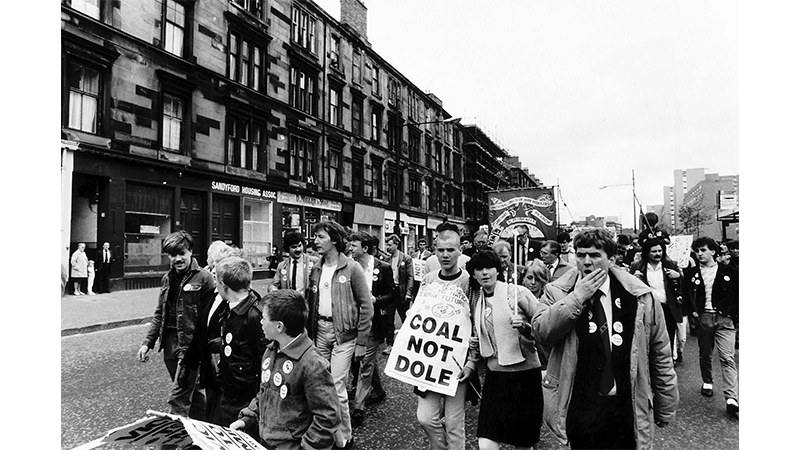 Image of men during a Miners strike in Glasgow 1984