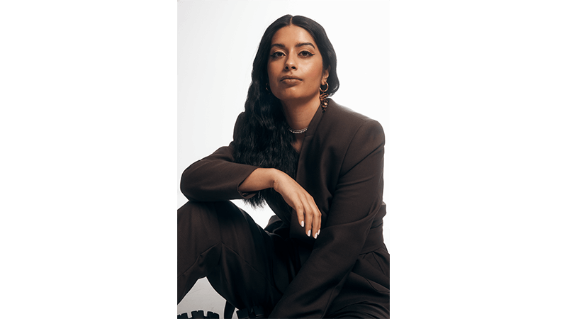 Portrait of financial journalist and founder of Girls That Invest Simran Kaur