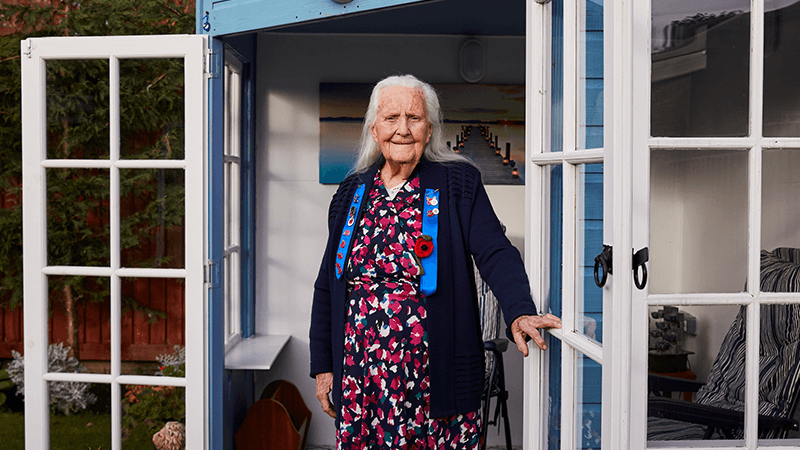 Portrait of centenarian Violet at home in the garden, for the 100th issue of Service95